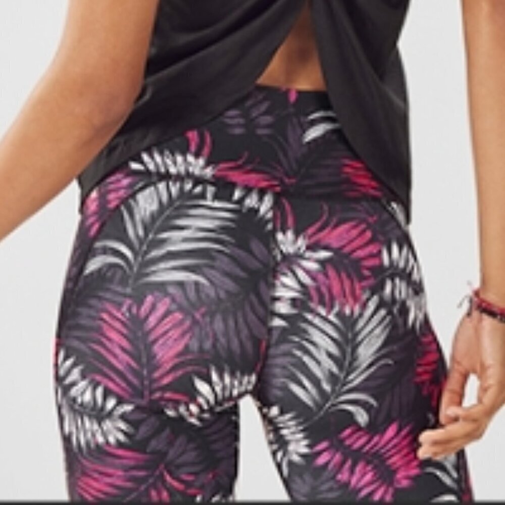 Fabletics High-Waisted Printed PowerHold 7/8 Size: XS Color: OASIS PRINT